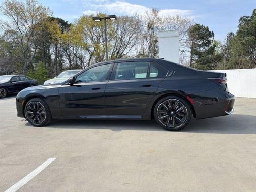 Black Sapphire Metallic 2026 BMW 740 i