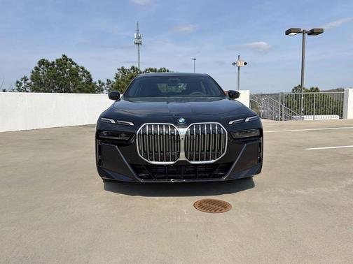 Black Sapphire Metallic 2026 BMW 740 i