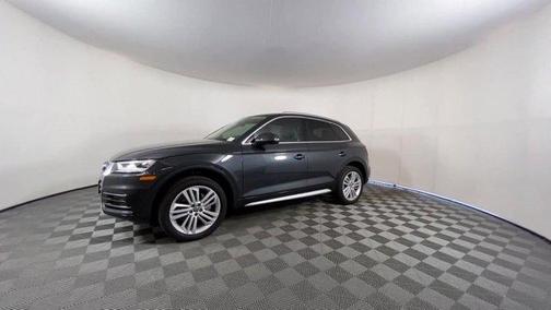 Photo 5 of 32 of 2020 Audi Q5 45 Premium Plus