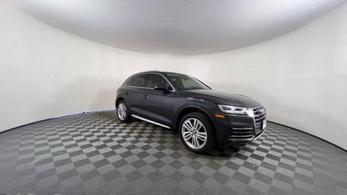 Photo 2 of 32 of 2020 Audi Q5 45 Premium Plus