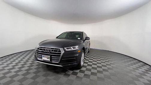 Photo 4 of 32 of 2020 Audi Q5 45 Premium Plus