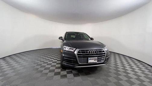 Photo 3 of 32 of 2020 Audi Q5 45 Premium Plus