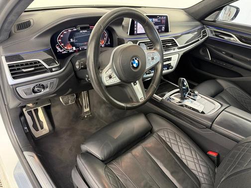 Alpine White 2020 BMW M760 i xDrive