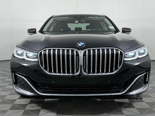 2022 BMW 740 i