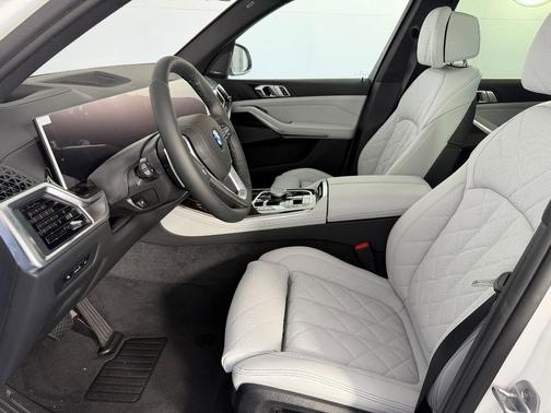 Alpine White 2026 BMW X5 sDrive40i