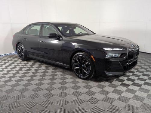 2025 BMW 740 i xDrive