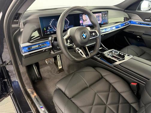 Black 2025 BMW 740 i xDrive