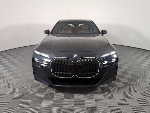 2025 BMW 740 i