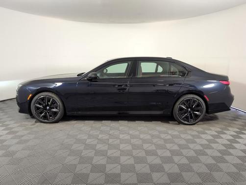 2025 BMW 740 i
