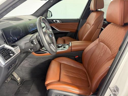 Alpine White 2024 BMW X7 M60i
