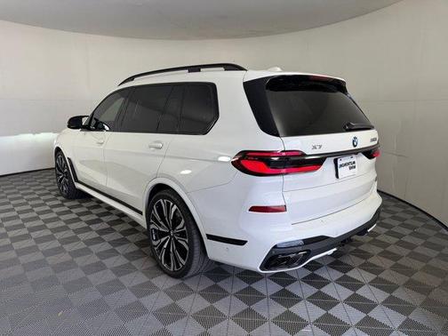 Alpine White 2024 BMW X7 M60i