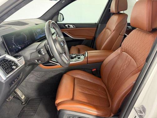 Alpine White 2024 BMW X7 M60i