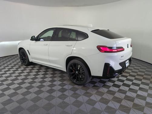 2025 BMW X4 xDrive30i
