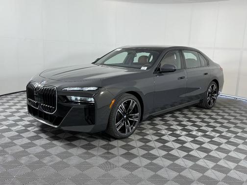2025 BMW 760 760i xDrive