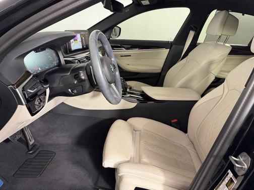 Carbon Black Metallic 2023 BMW 540 i