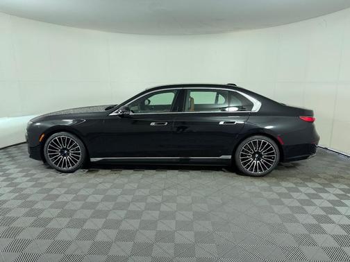 Black Sapphire Metallic 2026 BMW i7 EDrive50