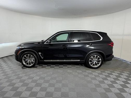 Black Sapphire Metallic 2024 BMW X5 xDrive40i