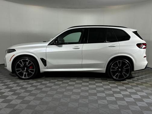 2025 BMW X5 M60i