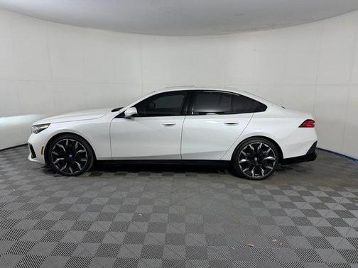 Mineral White Metallic 2025 BMW 530 i