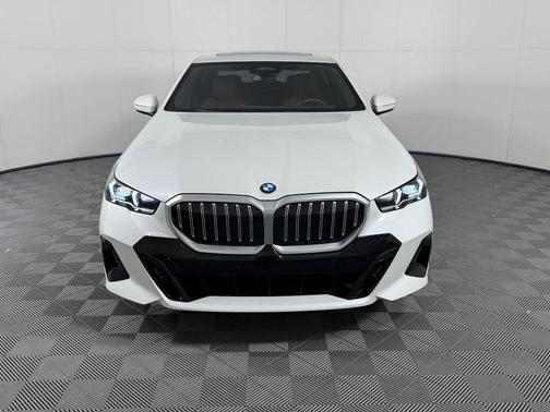 Mineral White Metallic 2025 BMW 530 i