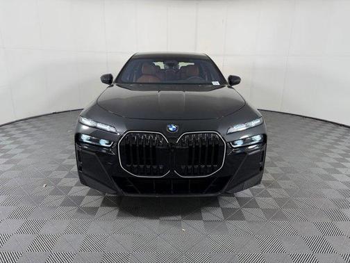 Black Sapphire Metallic 2026 BMW 740 i