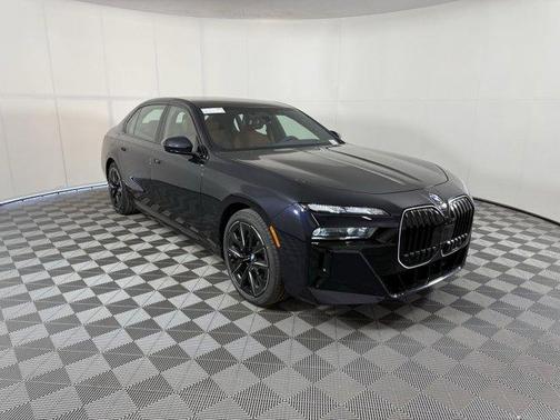 2025 BMW 760 760i xDrive