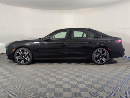 2025 BMW 760 760i xDrive