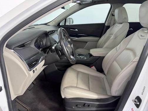 Crystal White Tri-Coat 2019 Cadillac XT4 Premium Luxury
