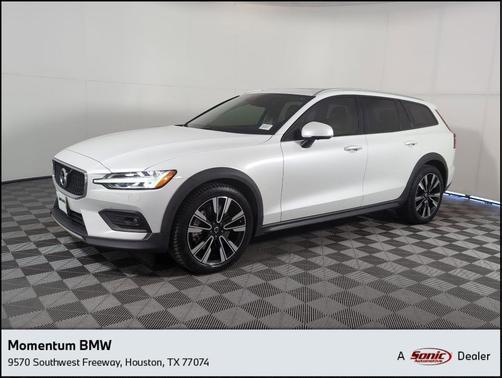 2022 Volvo V60 Cross Country T5