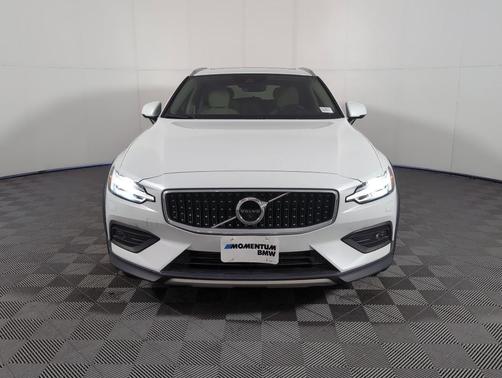 2022 Volvo V60 Cross Country T5