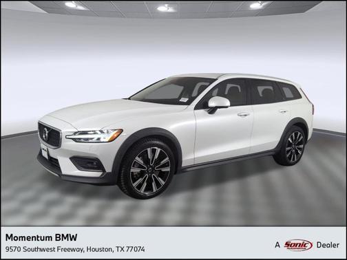 2022 Volvo V60 Cross Country T5