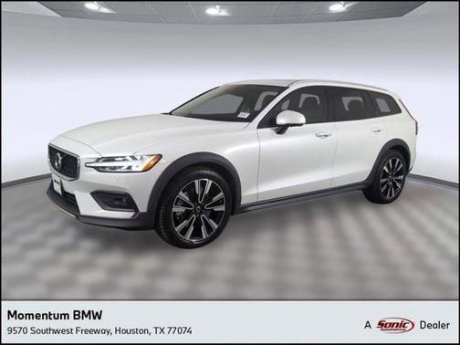 2022 Volvo V60 Cross Country T5
