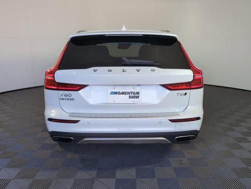 2022 Volvo V60 Cross Country T5