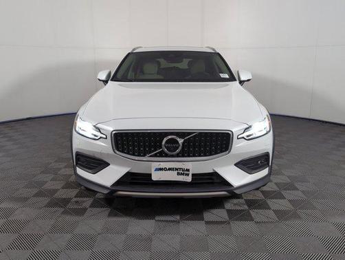 2022 Volvo V60 Cross Country T5