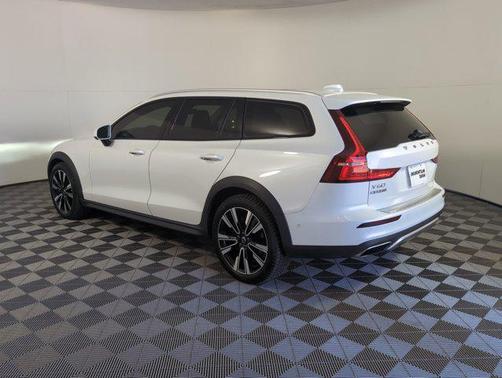 2022 Volvo V60 Cross Country T5