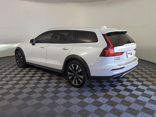 2022 Volvo V60 Cross Country T5