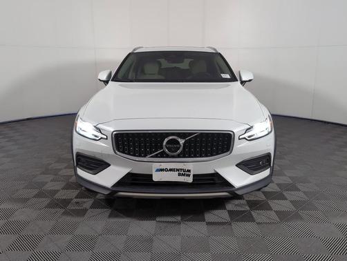 2022 Volvo V60 Cross Country T5