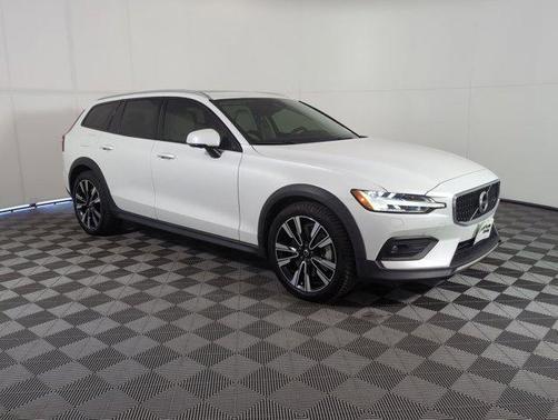 2022 Volvo V60 Cross Country T5