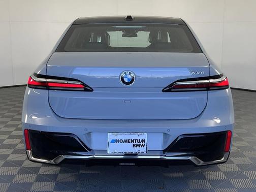 2025 BMW 740 i
