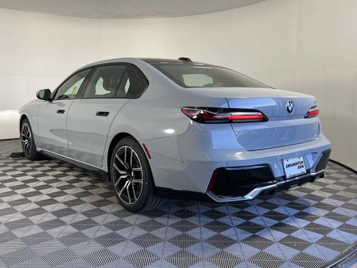2025 BMW 740 i
