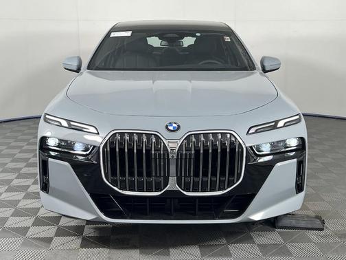 2025 BMW 740 i