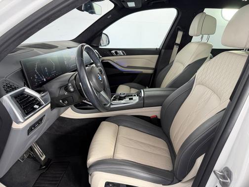 Mineral White Metallic 2024 BMW X7 xDrive40i