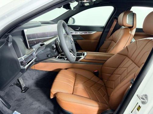 Mineral White Metallic 2026 BMW 760 760i xDrive