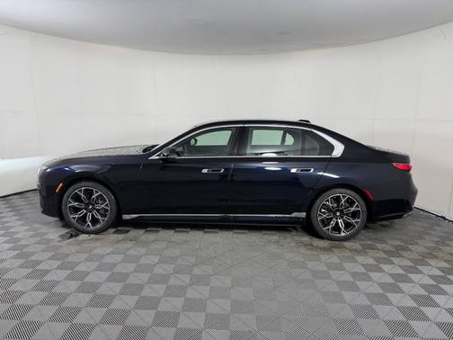Carbon Black Metallic 2026 BMW i7 XDrive60