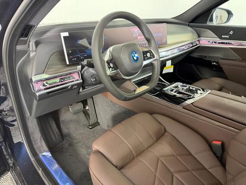 Carbon Black Metallic 2026 BMW i7 XDrive60