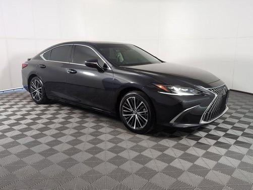 2025 Lexus ES 300h Base