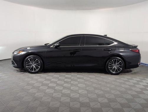 2025 Lexus ES 300h Base