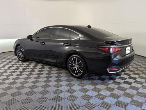 2025 Lexus ES 300h Base