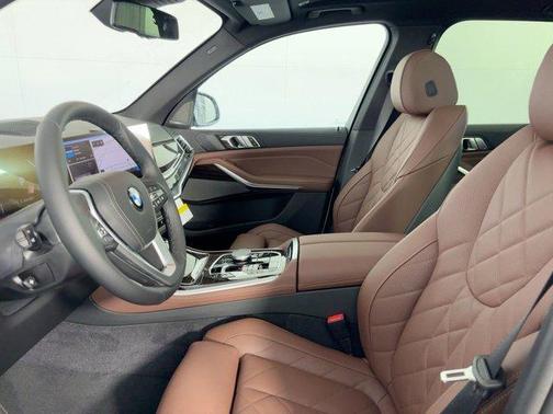 Mineral White Metallic 2026 BMW X5 sDrive40i