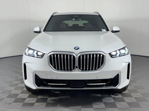 Mineral White Metallic 2026 BMW X5 sDrive40i
